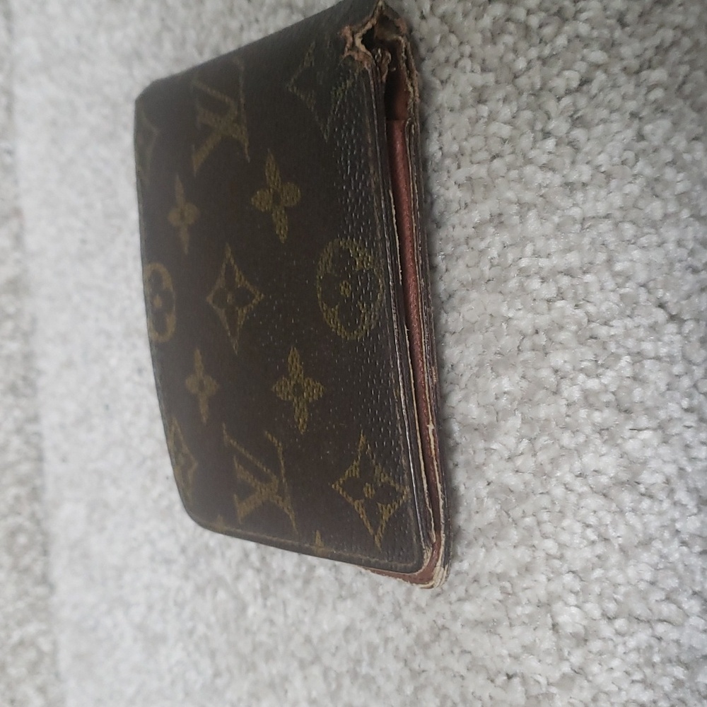 Louis Vuitton Monogram bifold wallet Authentic - Picture 3 of 8